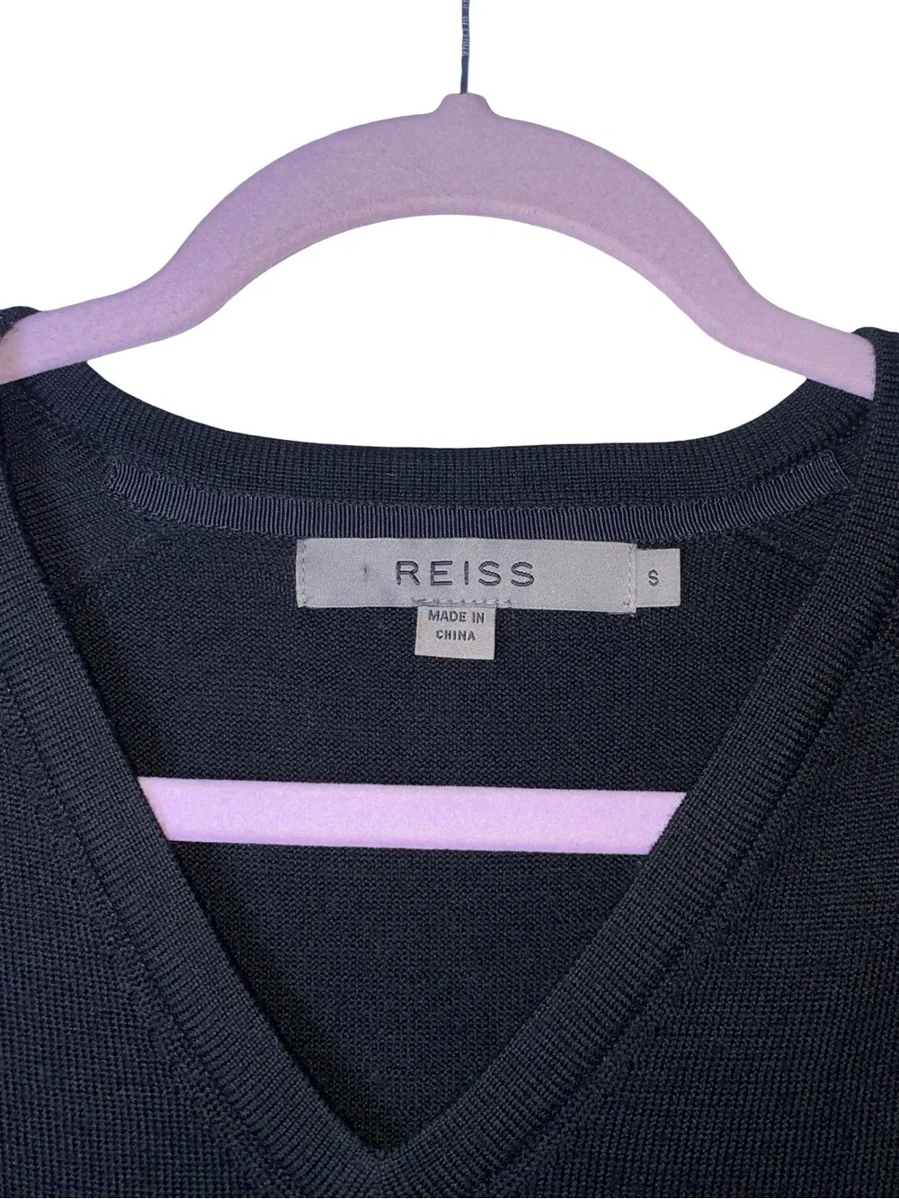 REISS Men's 100% wool Black V-Neck Long Sleeve Sweater Ribbed Shoulder workwear